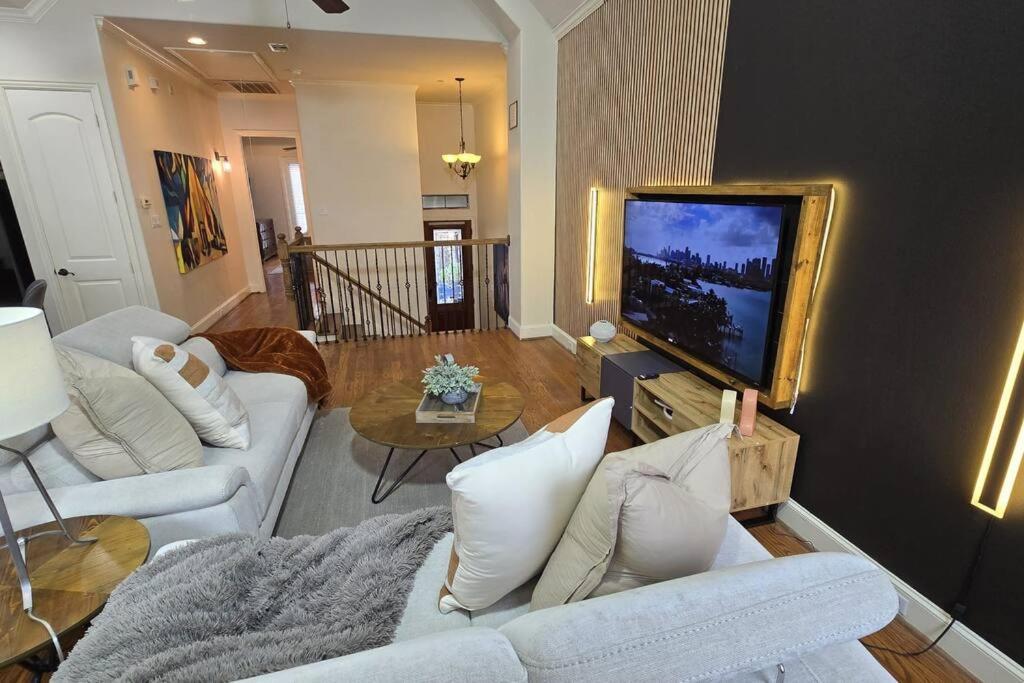 Modern Galleria Gem Private Jacuzzi 3 Br ヒューストン エクステリア 写真