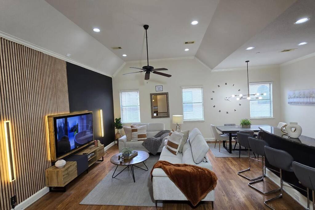 Modern Galleria Gem Private Jacuzzi 3 Br ヒューストン エクステリア 写真