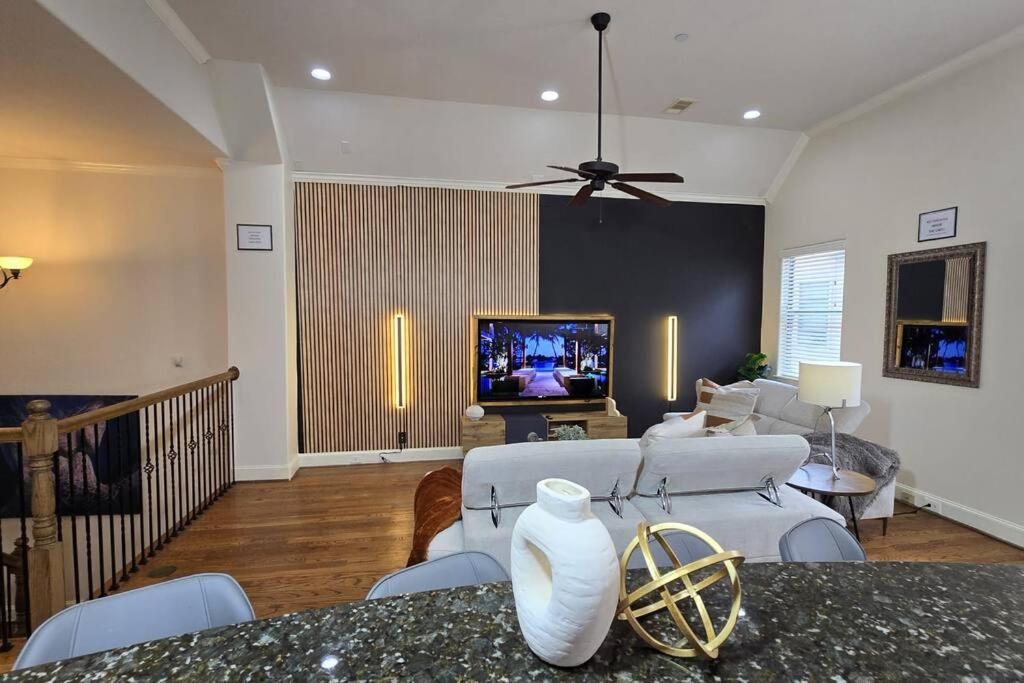 Modern Galleria Gem Private Jacuzzi 3 Br ヒューストン エクステリア 写真