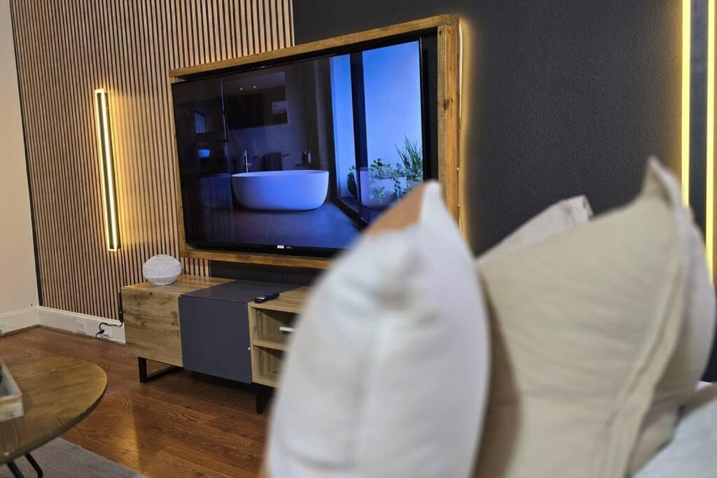 Modern Galleria Gem Private Jacuzzi 3 Br ヒューストン エクステリア 写真