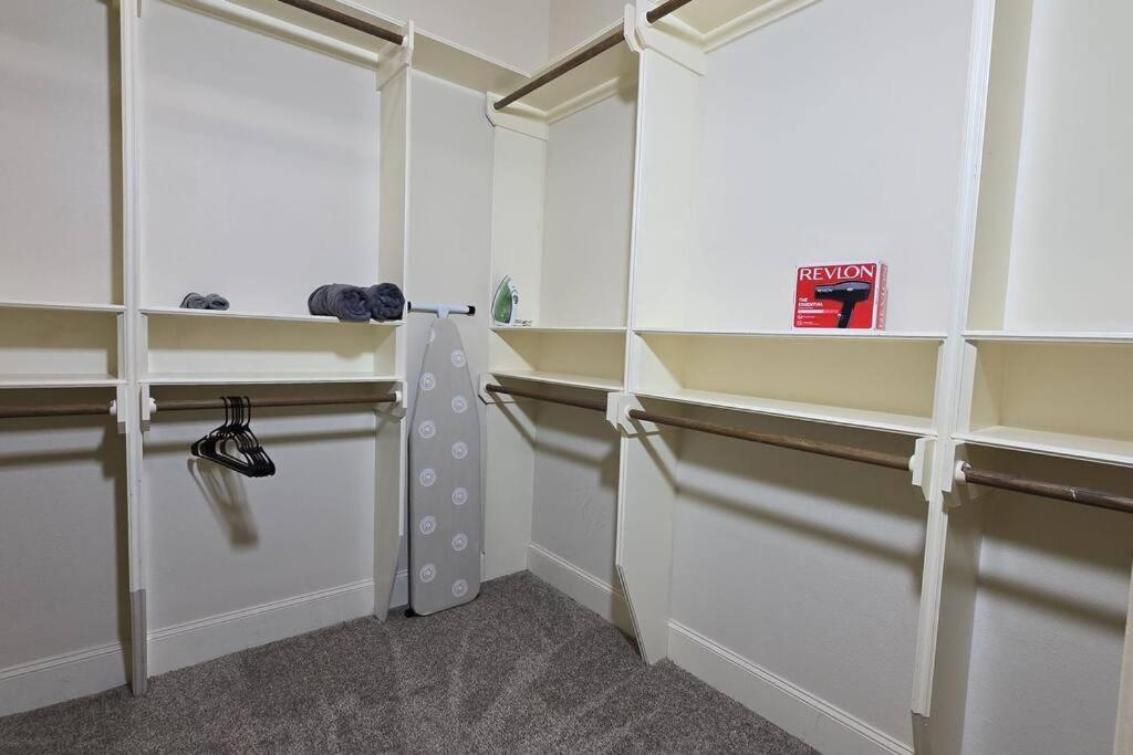 Modern Galleria Gem Private Jacuzzi 3 Br ヒューストン エクステリア 写真