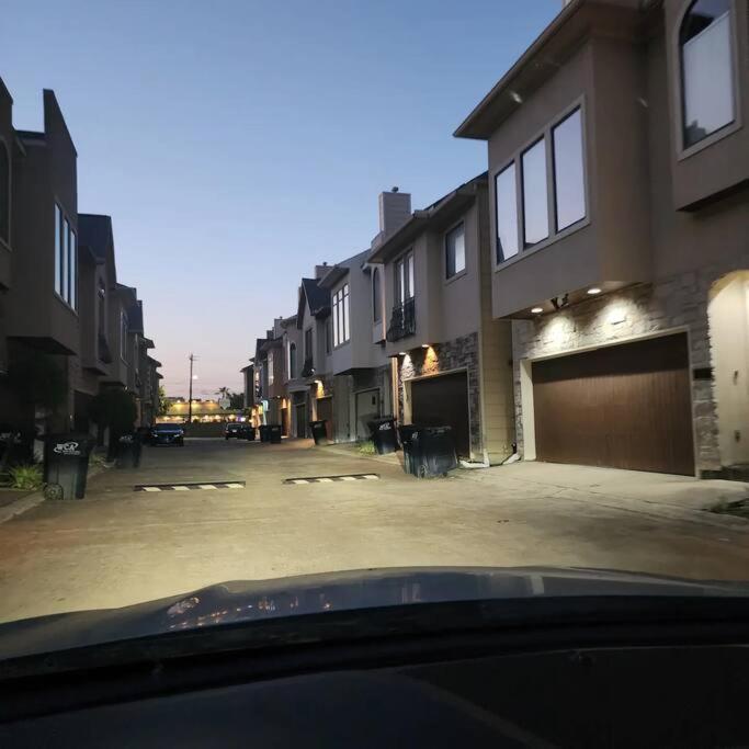 Modern Galleria Gem Private Jacuzzi 3 Br ヒューストン エクステリア 写真