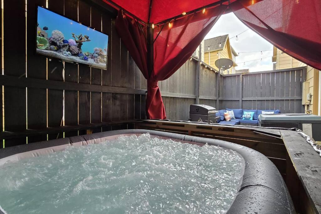 Modern Galleria Gem Private Jacuzzi 3 Br ヒューストン エクステリア 写真
